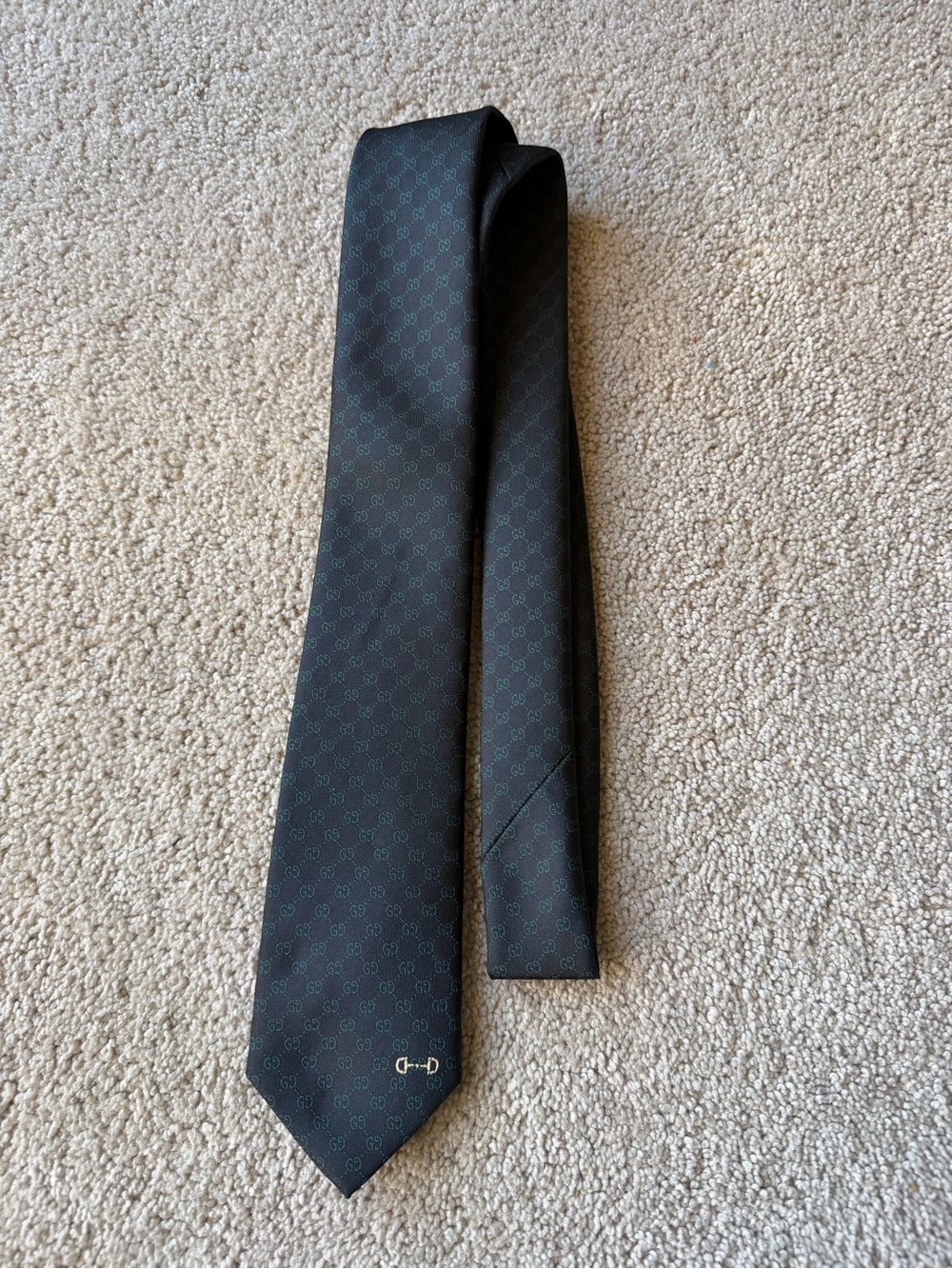 Gucci Men's Navy Patterned  Tie - Classic Formal Accessory - Picture 2 of 6